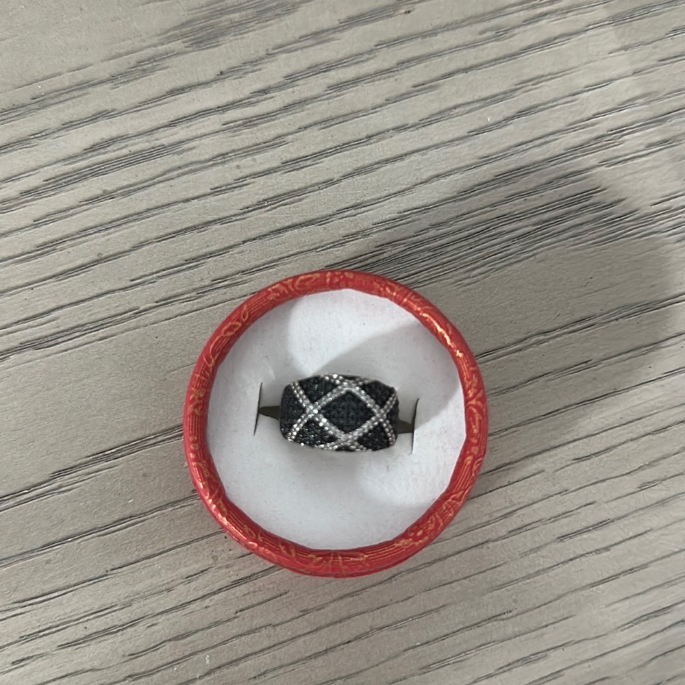 925 sterling silver ring in black and silver color size 6